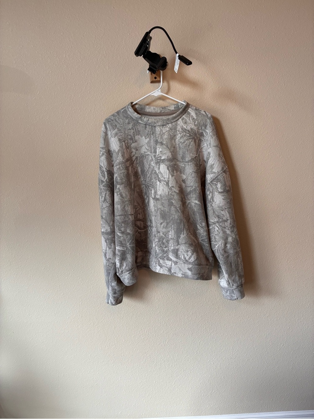 Hollister Men's Gray Camouflage Crewneck Sweater - Picture 1 of 3